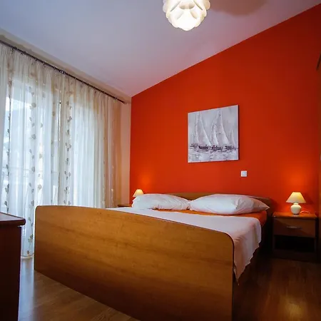 Ana * Omiš