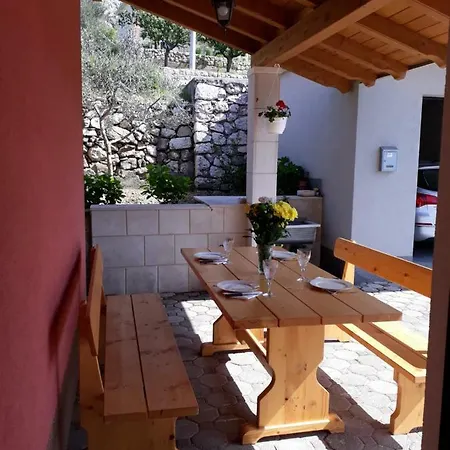 Ana * Omiš